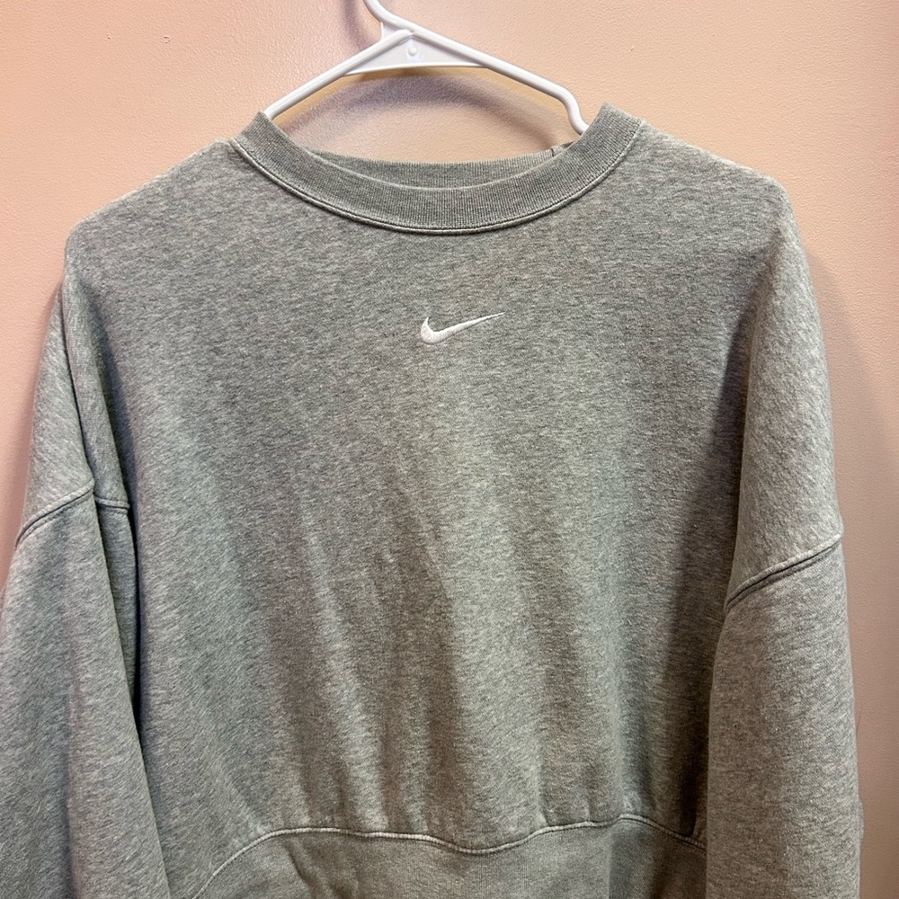 Nike Gray Crewneck Sweatshirt